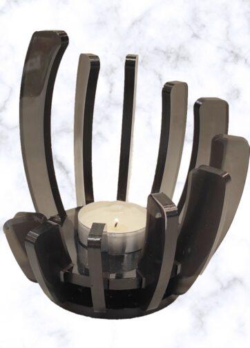 Črn svečnik iz epoksi smole s čajno svečko