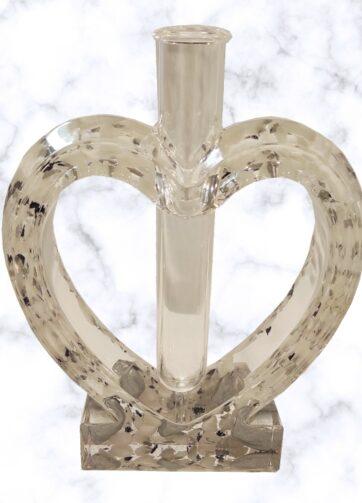 Vaza iz epoksi smole s kamečki in steklenimi delci z epruvetko