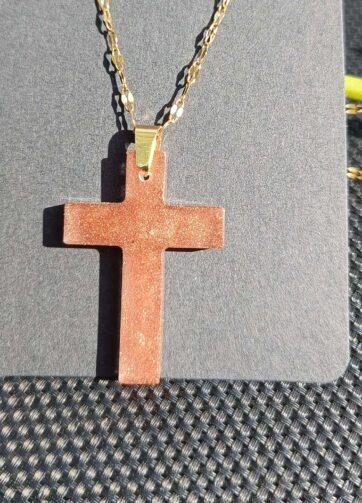 "Bakrena iskra" - Topla verižica z obeskom križa iz bakrene epoksi smole