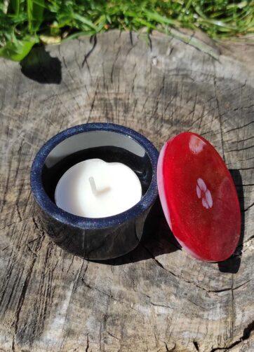 Dekorativni svečnik z ročno vdelanimi detajli