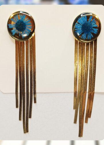 Drzni uhani z modrimi posušenimi cvetovi in zlatimi resicami iz nerjavečega jekla in UV epoksi smole