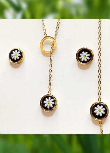 Komplet "Cvetoča marjetica" - Zlat jekleni nakit z UV smolo (uhani, verižica in zapestnica)