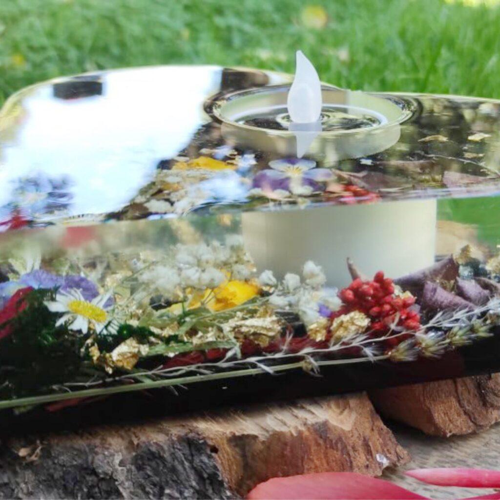 unikatno spominsko srce s pravim cvetjem